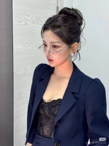杨超越 原图去衣 2-脱衣论坛-社区-秘密图库